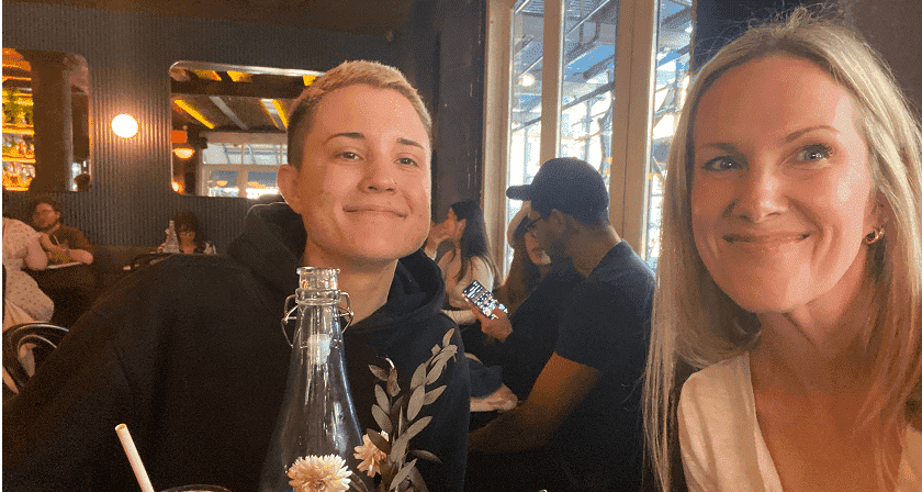 2 female Grayce team members dining together.